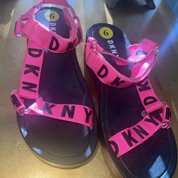 DKNY Sandles - Picture 1 of 4